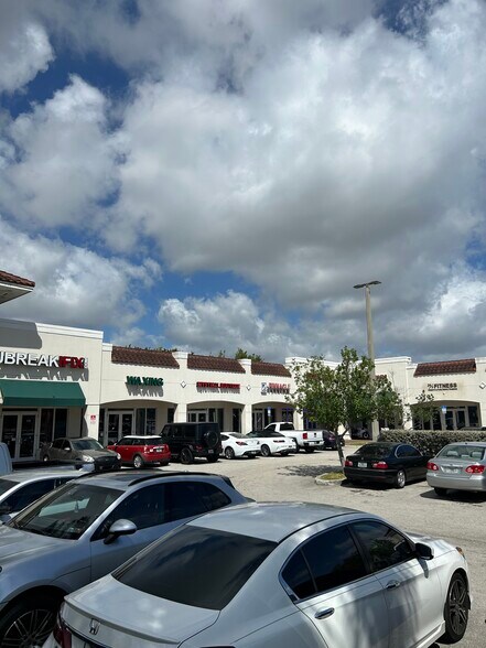 730 W Hallandale Beach Blvd, Hallandale Beach, FL à louer - Photo du bâtiment - Image 3 de 4