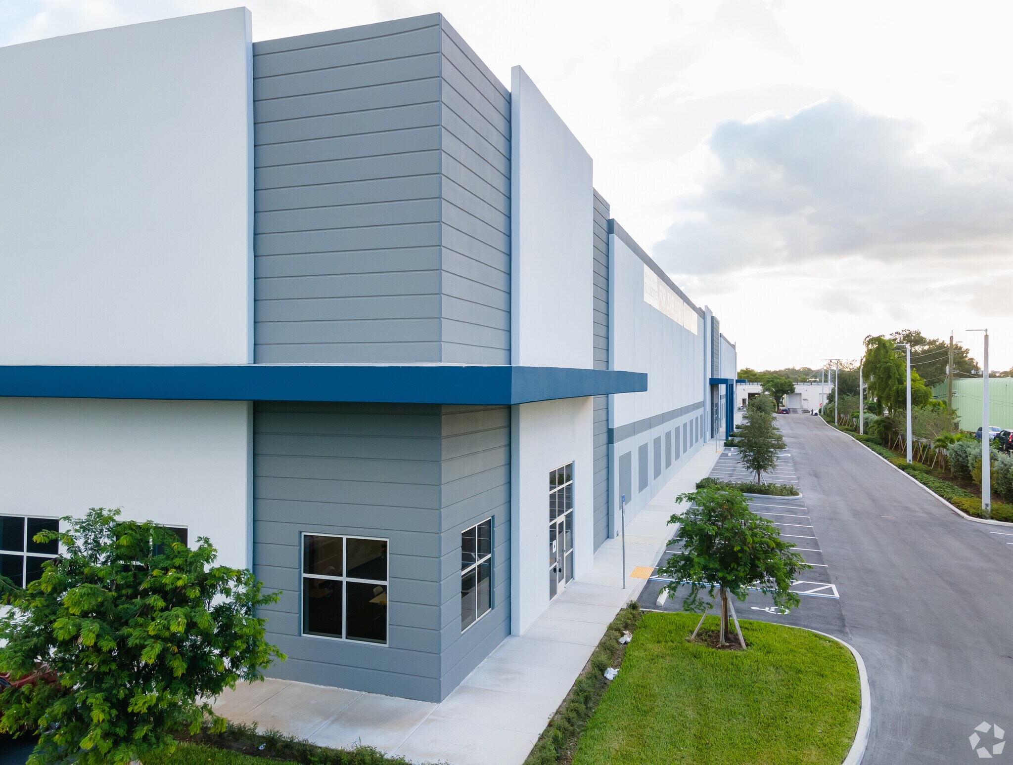 3303 SW 12th Ave, Fort Lauderdale, FL for lease Building Photo- Image 1 of 7