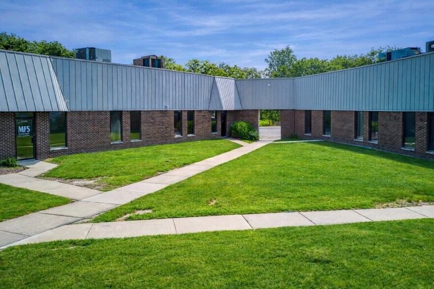 20978-21084 Bridge St, Southfield, MI à louer - Photo du bâtiment - Image 2 de 4