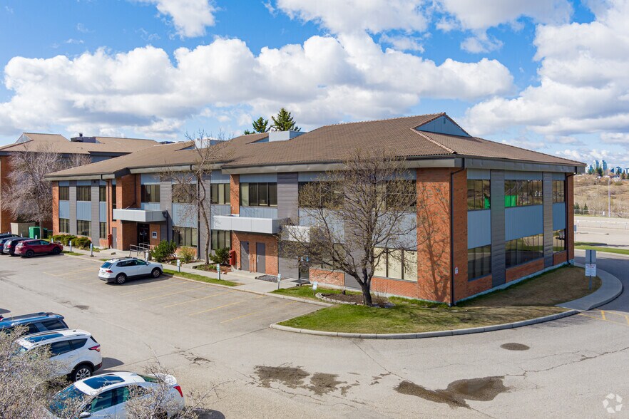 801 Manning Rd NE, Calgary, AB à louer - Photo principale - Image 3 de 17
