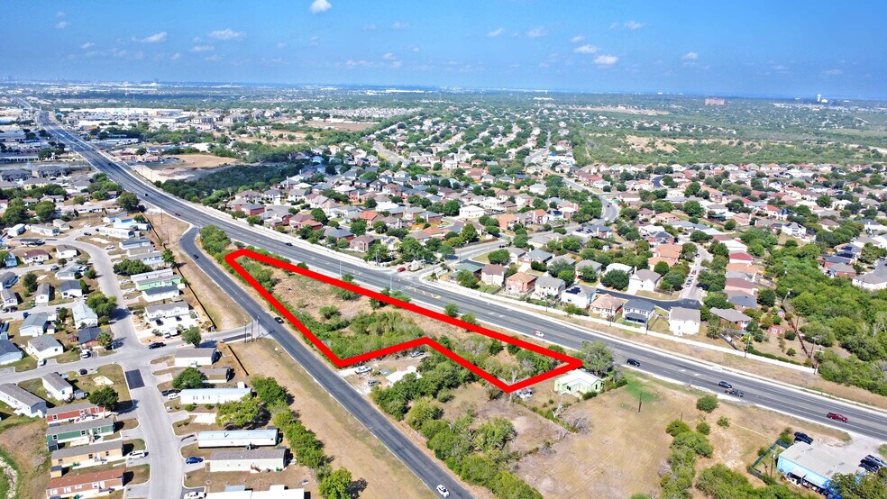 7721 Upper Seguin Rd, Converse, TX à vendre - Photo du bâtiment - Image 2 de 6