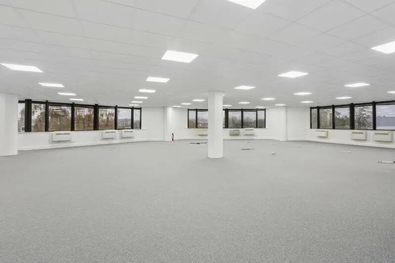 Office in Argenteuil for lease - Interior Photo - Image 3 of 9