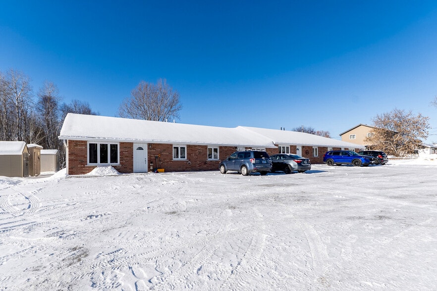 2059 Bancroft Dr, Sudbury, ON à vendre - Photo du bâtiment - Image 1 de 32