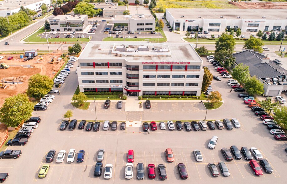 3155 Harvester Rd, Burlington, ON à louer - Photo du bâtiment - Image 3 de 10