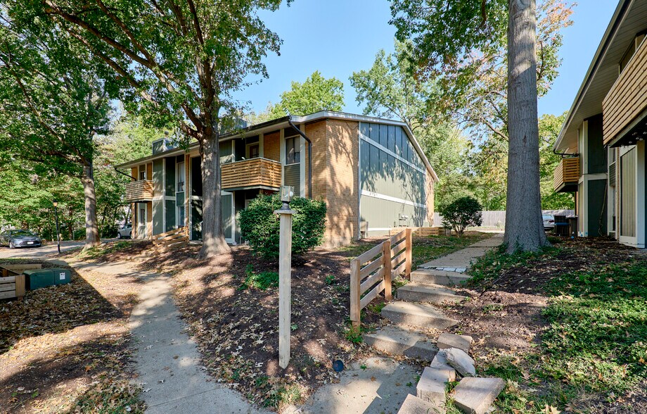 551 S Clay Ave, Kirkwood, MO à vendre - Photo du bâtiment - Image 3 de 8