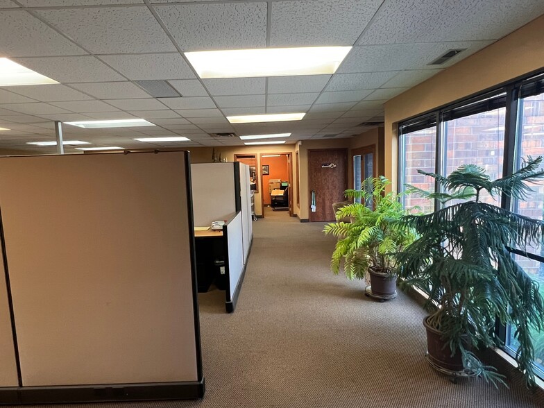 4970-4980 Lincoln Dr, Minneapolis, MN for sale - Interior Photo - Image 3 of 11