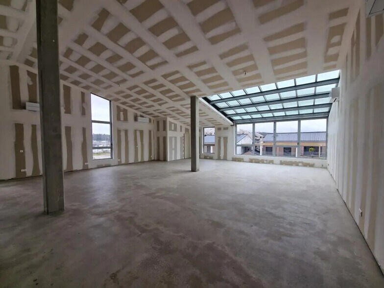 Office in Bordeaux for lease - Interior Photo - Image 1 of 8