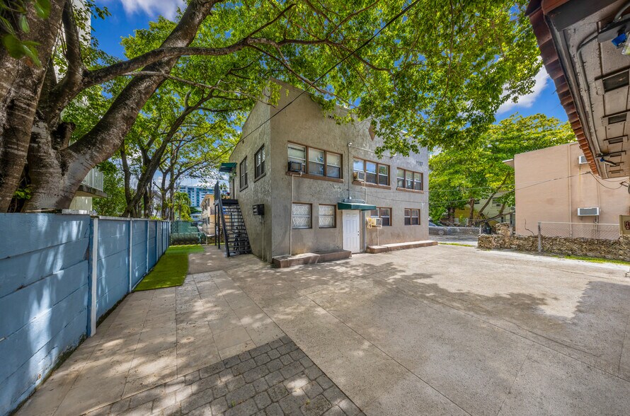 1035 NW 4th St, Miami, FL à vendre - Photo du bâtiment - Image 2 de 55