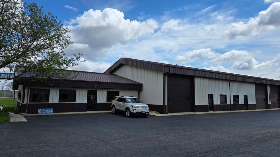 302 W Lincoln Hwy, Dekalb, IL for lease - Building Photo - Image 2 of 5
