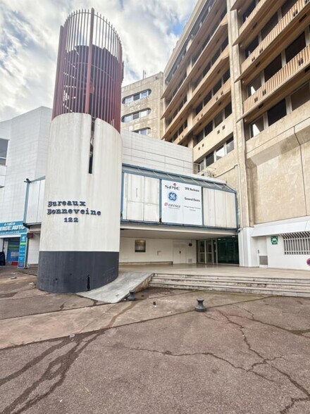 112 Avenue De Hambourg, Marseille for lease - Building Photo - Image 1 of 17