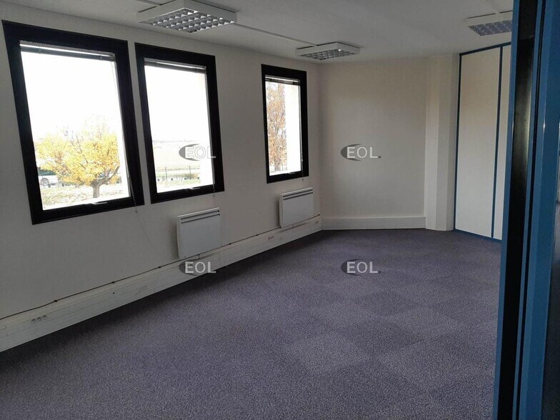 Office in Saint-Aubin for sale - Interior Photo - Image 3 of 9