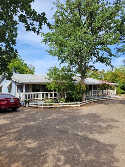 13290 Roadrunner Loop portfolio of 3 properties for sale on LoopNet.ca - Building Photo - Image 1 of 2