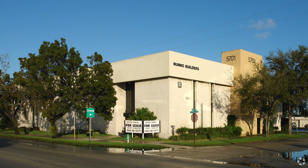 5701 Hollywood Blvd, Hollywood, FL à louer - Photo du bâtiment - Image 3 de 7