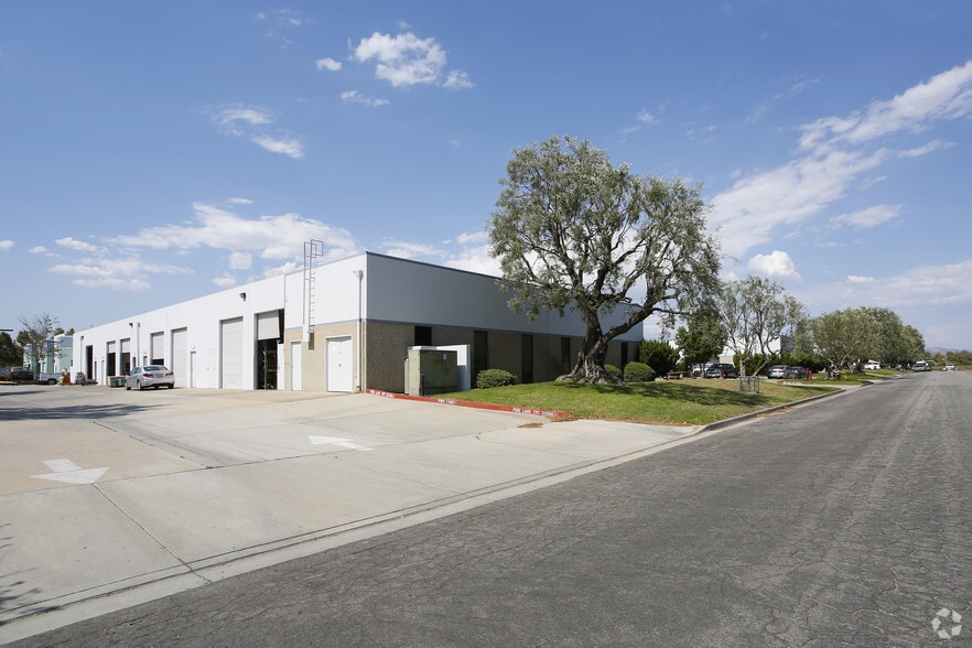 42066 Avenida Alvarado, Temecula, CA for lease - Building Photo - Image 3 of 4