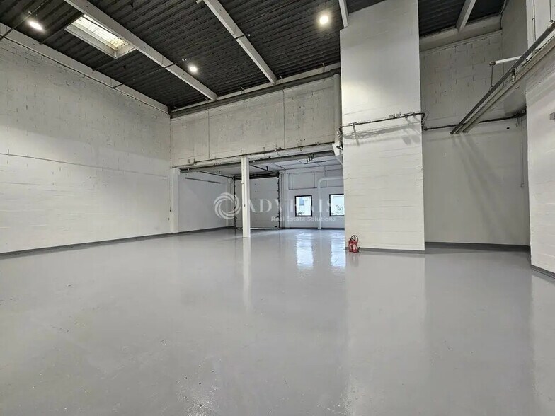 Flex in Gennevilliers for lease - Interior Photo - Image 3 of 40