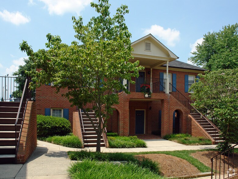 3000 Bethesda Pl, Winston-Salem, NC à louer - Photo principale - Image 1 de 3