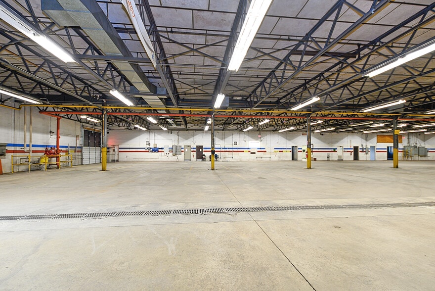 3605 W 63rd St, Chicago, IL for lease - Building Photo - Image 3 of 17