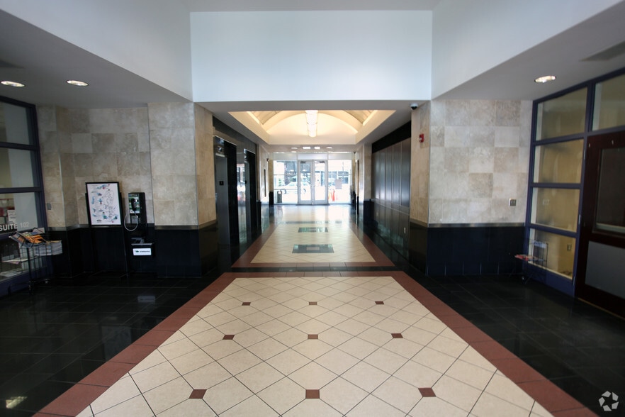 201 Hay St, Fayetteville, NC for lease - Lobby - Image 2 of 31