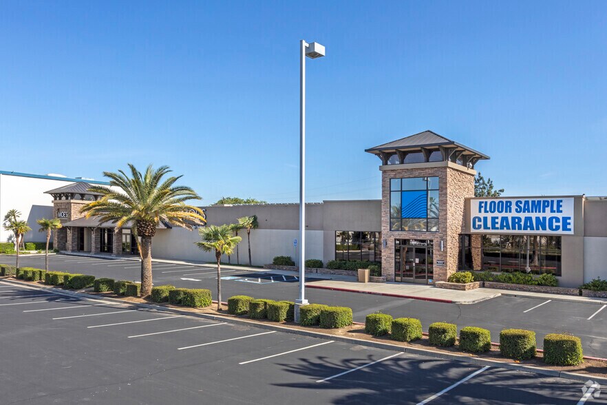 285-295 W El Paso Ave, Fresno, CA à louer - Photo du bâtiment - Image 2 de 5