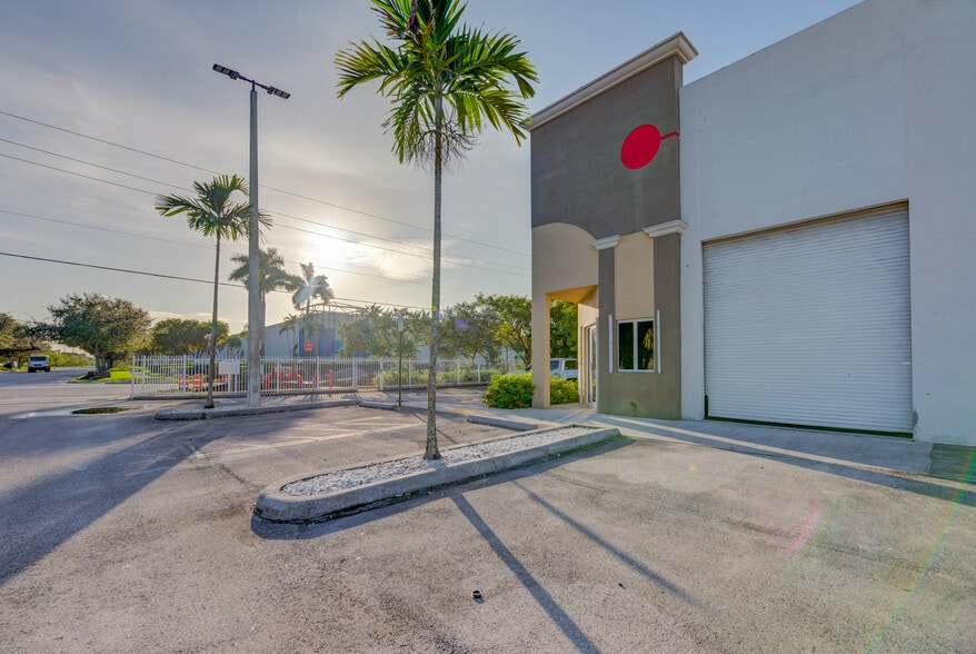 3300 NW 112th Ave, Miami, FL for lease - Building Photo - Image 2 of 8