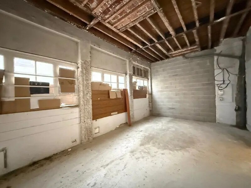 Multifamily in OULLINS-PIERRE-BÉNITE for sale Building Photo- Image 1 of 6