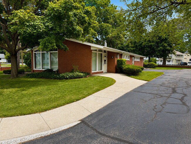 Plus de détails pour 2407 Military St, Port Huron, MI - Bureau à vendre