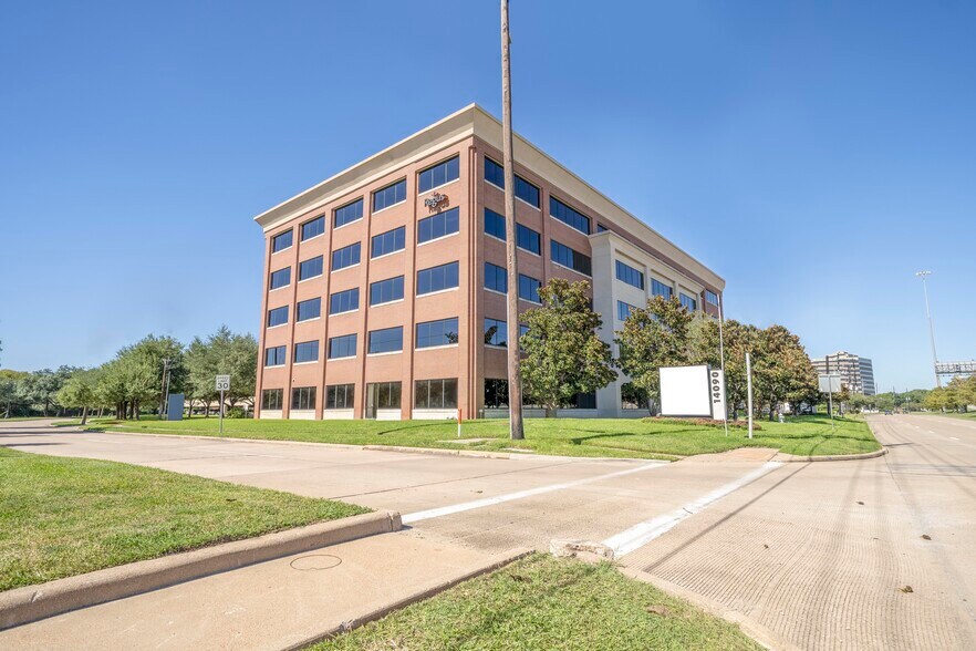 14090 Southwest Fwy, Sugar Land, TX à louer - Photo du bâtiment - Image 3 de 25