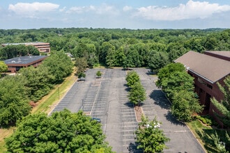 43 Western Blvd, Glastonbury, CT - Aérien Vue de la carte - Image1