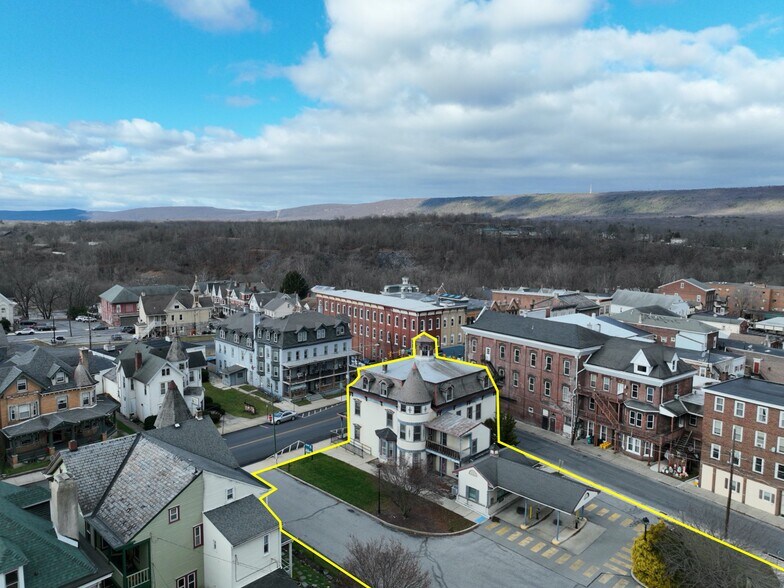 705 Main St, Slatington, PA à louer - Photo du bâtiment - Image 3 de 12