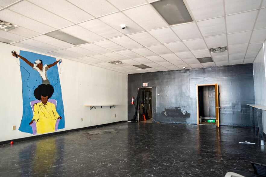 1002-1010 NW Radial Hwy, Omaha, NE à louer - Photo intérieure - Image 2 de 17