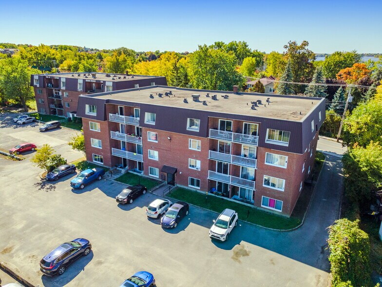 16440 Boul Gouin O, Montréal, QC à vendre - Photo du bâtiment - Image 2 de 6