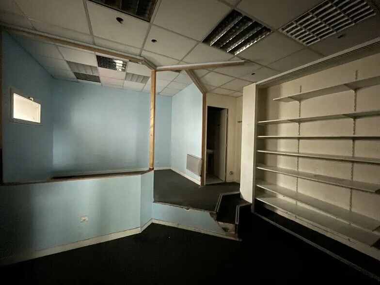 Retail in Lyon for lease - Interior Photo - Image 3 of 3