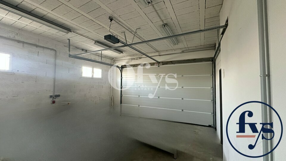 42 Rue De La Mouche, Irigny for lease - Interior Photo - Image 3 of 7