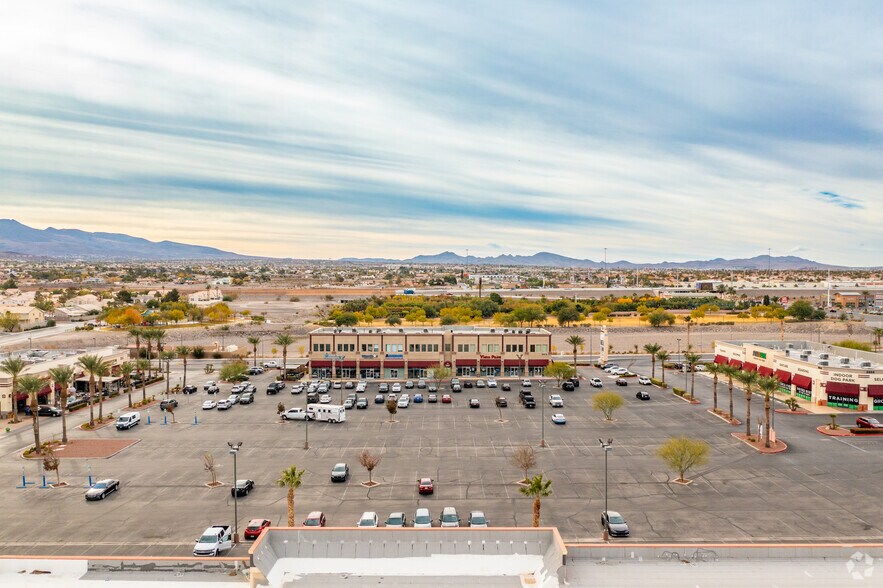 8872 S Eastern Ave, Las Vegas, NV à louer - Photo du bâtiment - Image 3 de 9