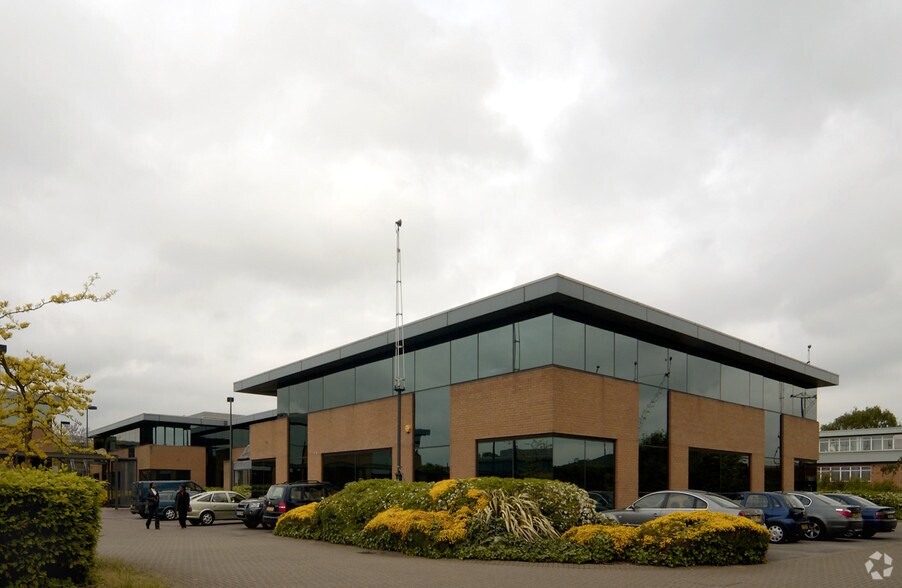 West End Rd, Ruislip à louer - Photo du bâtiment - Image 1 de 11