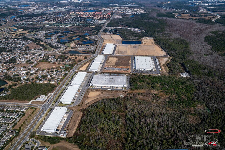 N Old Lake Wilson Rd, Kissimmee, FL à louer - Photo du bâtiment - Image 3 de 8