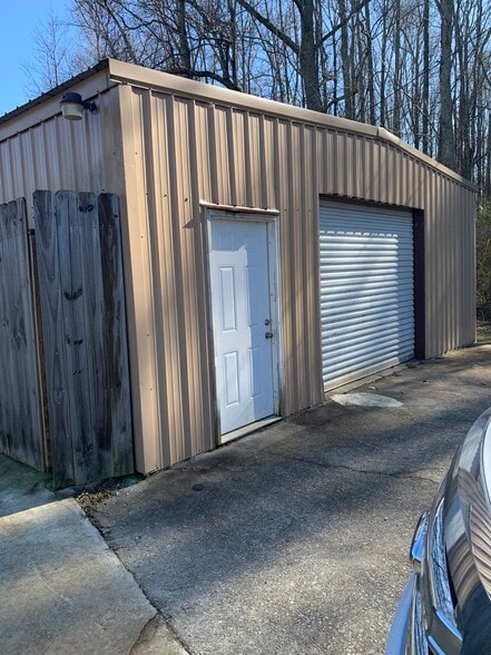 Sunset village portfolio of 2 properties for sale on LoopNet.ca - Building Photo - Image 3 of 36