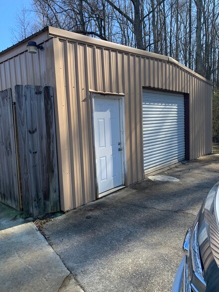 Sunset village portefeuille de 2 propriétés à vendre sur LoopNet.ca - Photo du bâtiment - Image 3 de 36