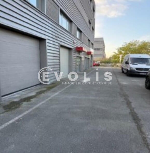 Flex in Villeneuve-la-Garenne for lease - Building Photo - Image 2 of 4
