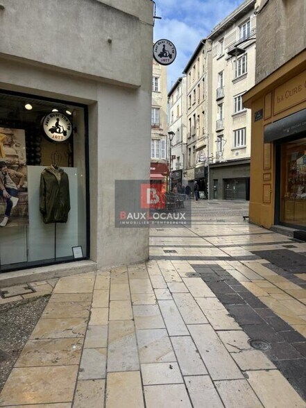 Retail in Avignon for lease - Building Photo - Image 2 of 5