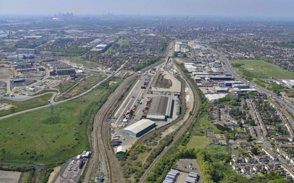 Box Ln, Barking for sale - Primary Photo - Image 1 of 1