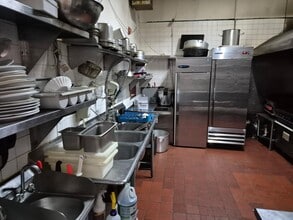 322-326 Chelsea St, Chelsea, MA à louer Photo intérieure- Image 2 de 14