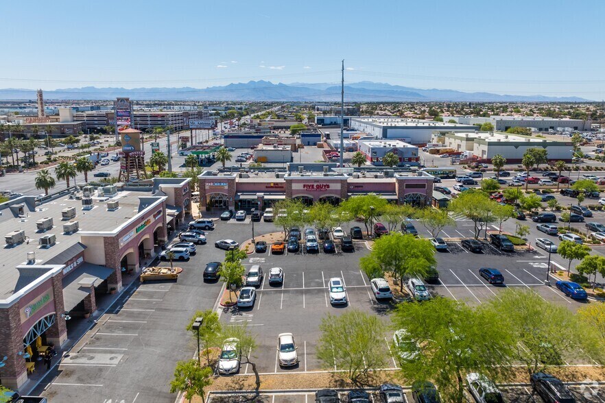 2520 E Craig Rd, North Las Vegas, NV à louer - Photo du bâtiment - Image 2 de 15