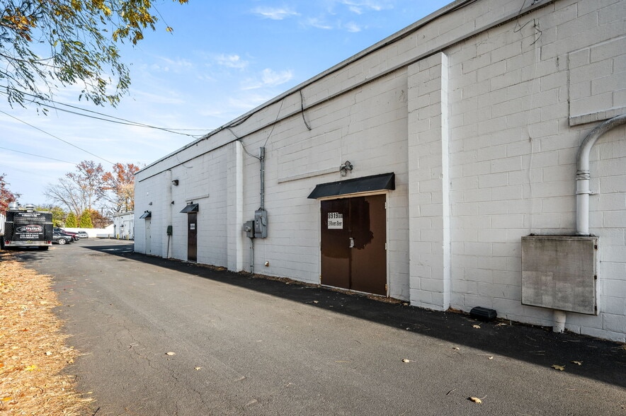 8919 New Falls Rd, Levittown, PA for lease - Building Photo - Image 3 of 12
