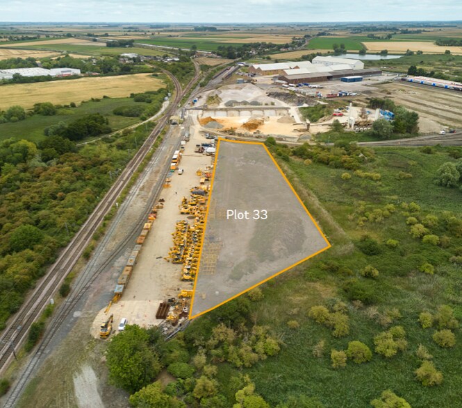Road & Rail Distribution Centre, Queen Adelaide Way, Ely à louer - Aérien - Image 1 de 9
