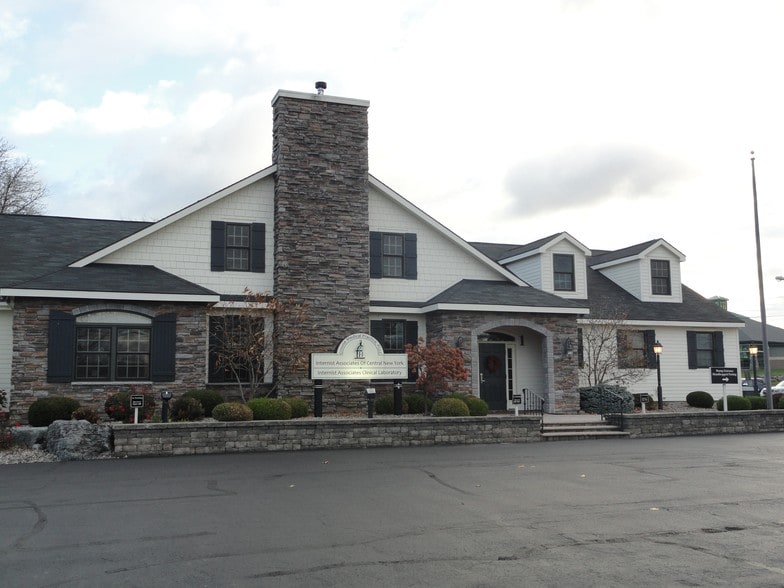 4500 Pewter Ln, Manlius, NY à louer - Photo du bâtiment - Image 3 de 4