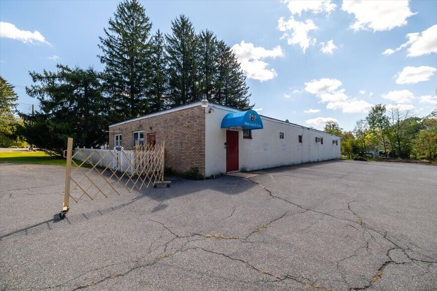 2241 Ridge Rd, Bangor, PA à vendre - Photo du bâtiment - Image 2 de 47