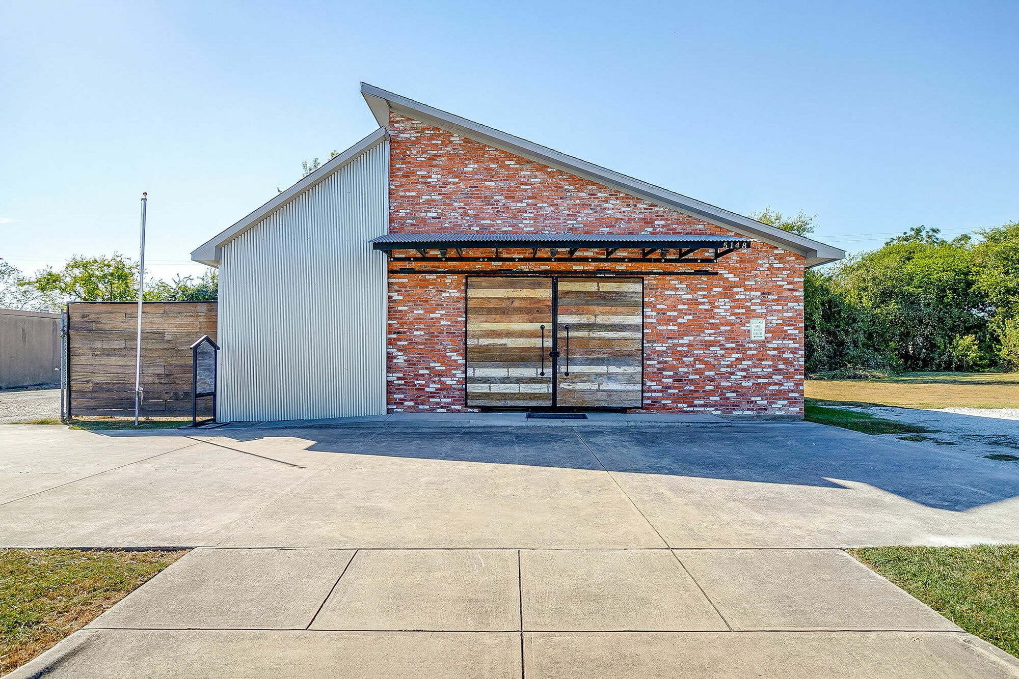 5148 Vickery Loop E, Benbrook, TX for sale Primary Photo- Image 1 of 12