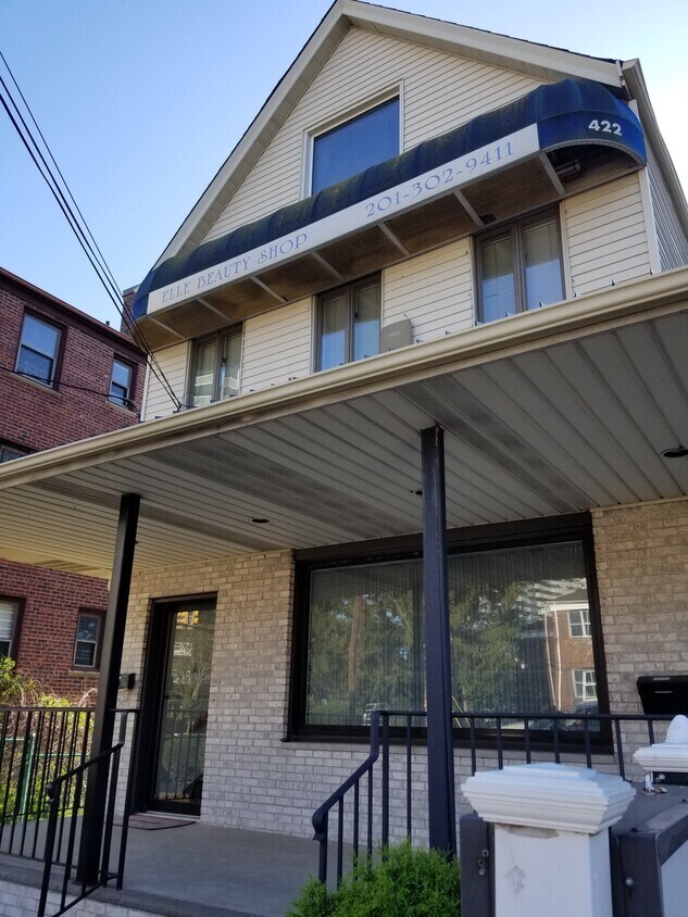 422 Main St, Fort Lee, NJ à louer Photo principale- Image 1 de 6