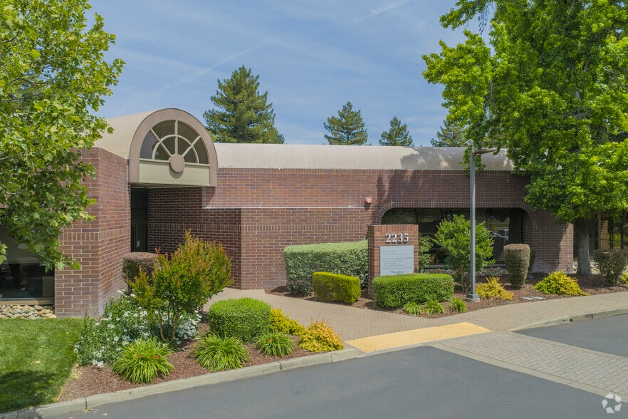 2255 Challenger Way, Santa Rosa, CA à louer - Photo du bâtiment - Image 1 de 12